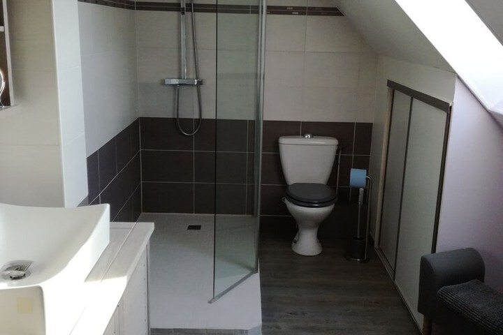 Room 10 of 12