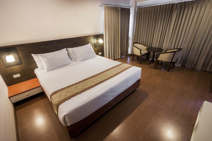 Room 16 of 36