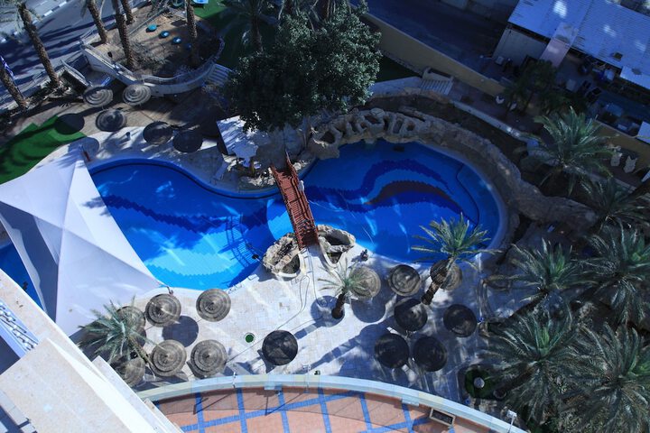 Pool 40 of 67