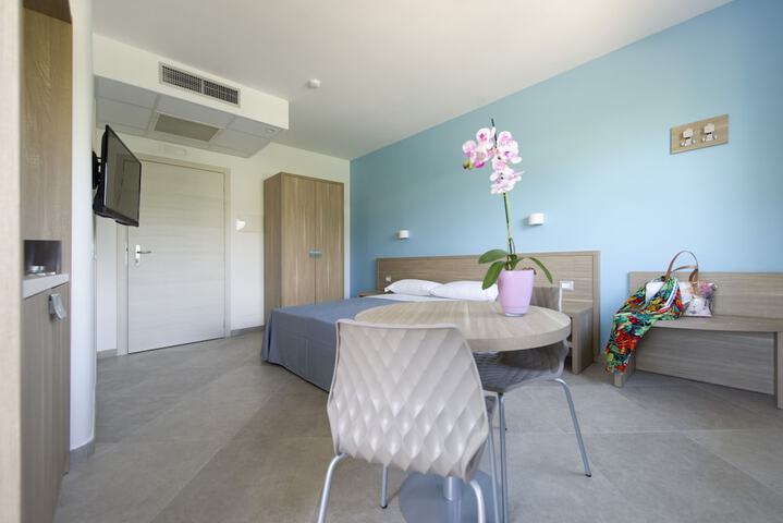 Room 12 of 82