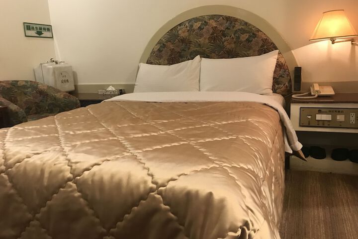 Room 10 of 27
