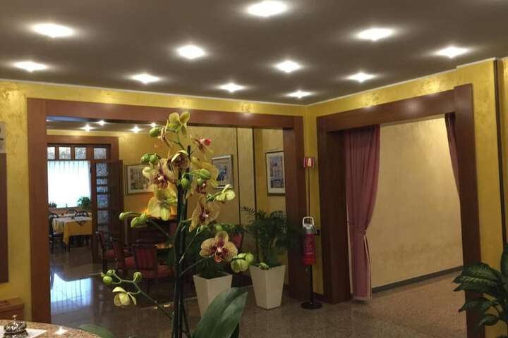Entrance & Lobby