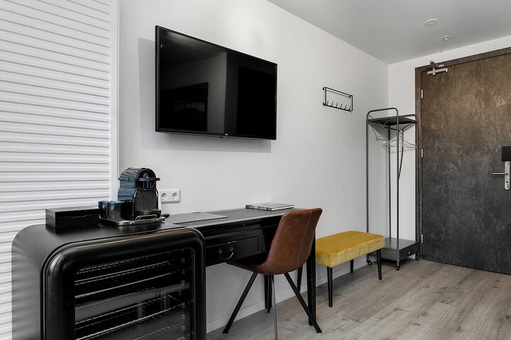 Room 153 of 219