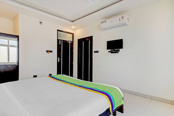 Room 13 of 31
