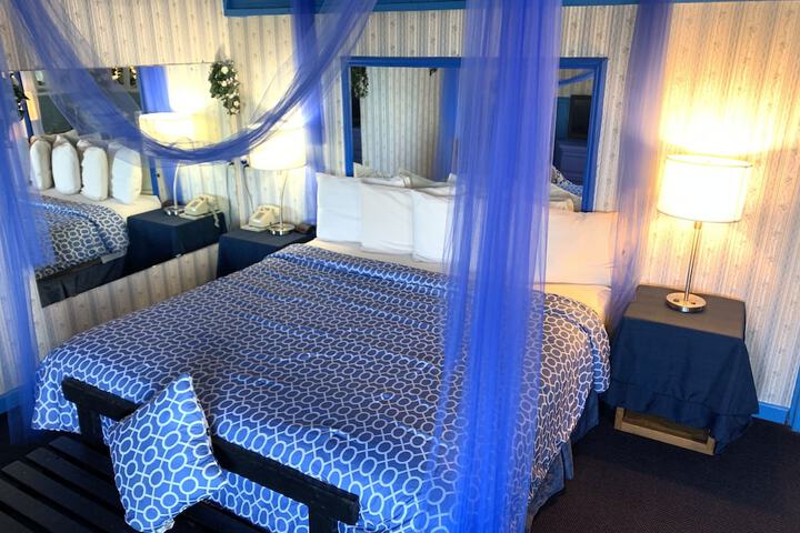 Room 34 of 293