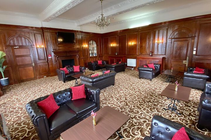 Lounge 48 of 57