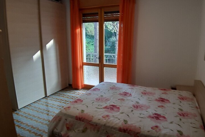 Room 2 of 17