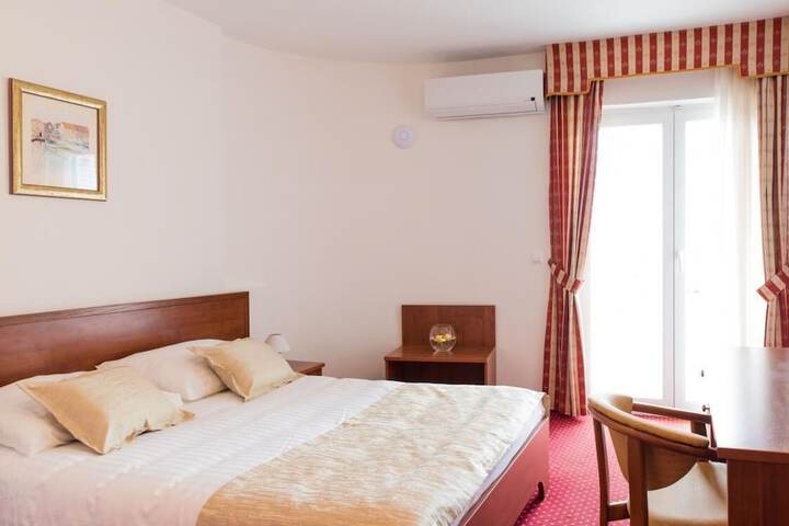 Room 25 of 115
