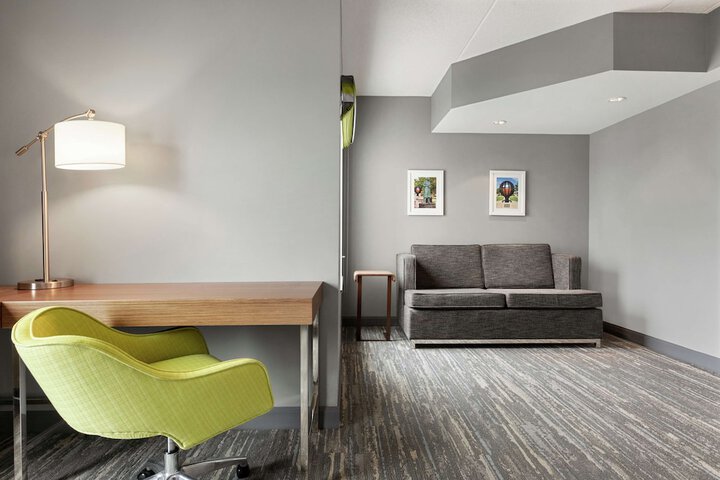Room 8 of 28