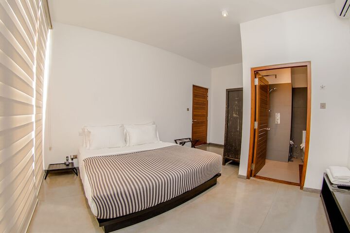 Room 2 of 72