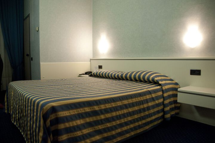 Room 3 of 86