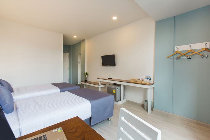 Room 4 of 37