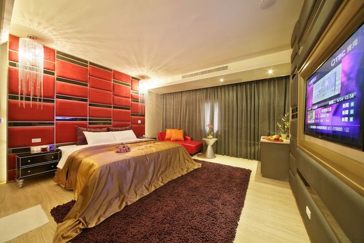Room 15 of 37