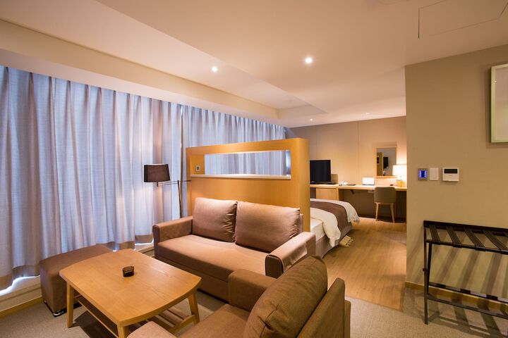 Room 53 of 145