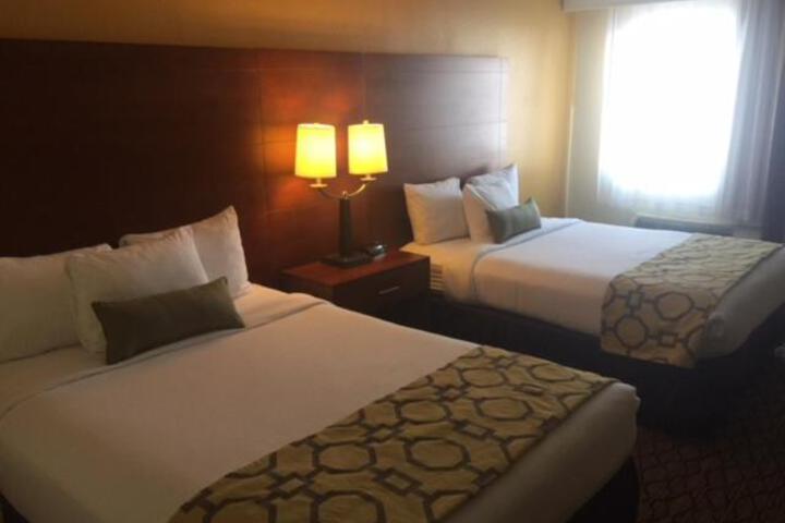 2 Queen Beds (2 of 2)