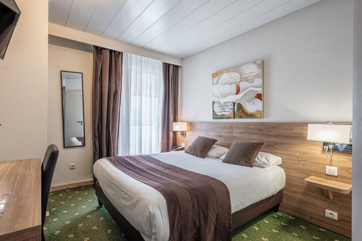 Room 4 of 38