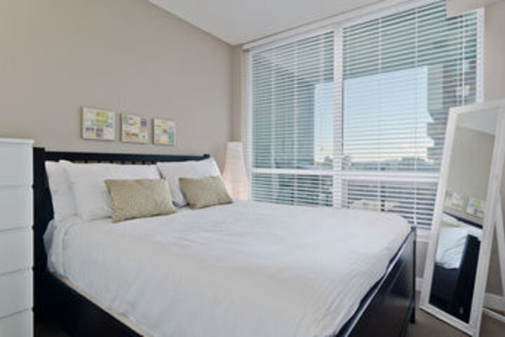 Room 4 of 12