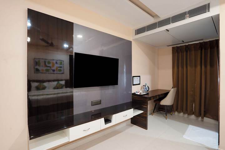Room 6 of 33