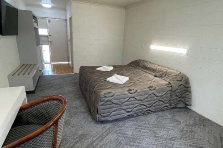 Room 11 of 19