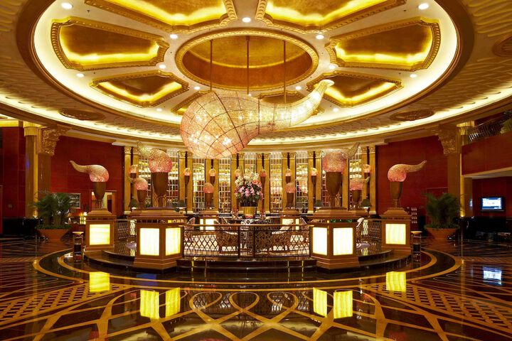 Entrance & Lobby