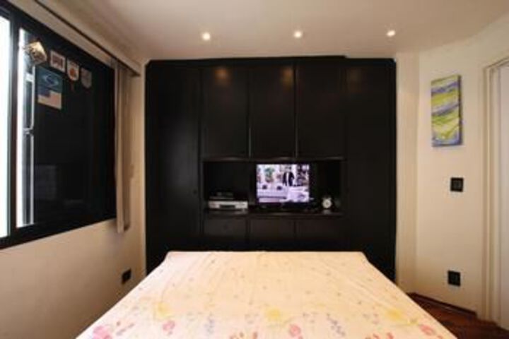 Room 11 of 24