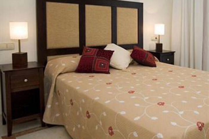 Room 4 of 16
