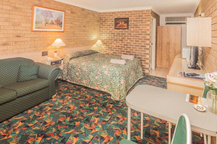 Room 9 of 38