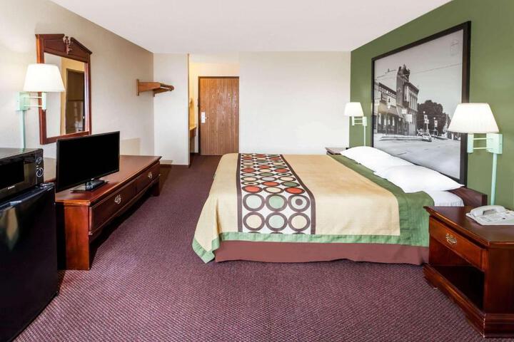 Queen Bed Accessible (13 of 14)