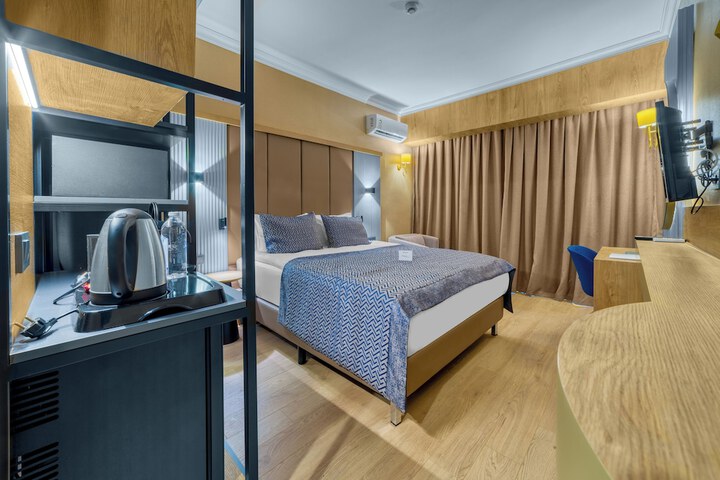 Room 16 of 187