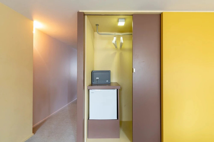 Room 10 of 20