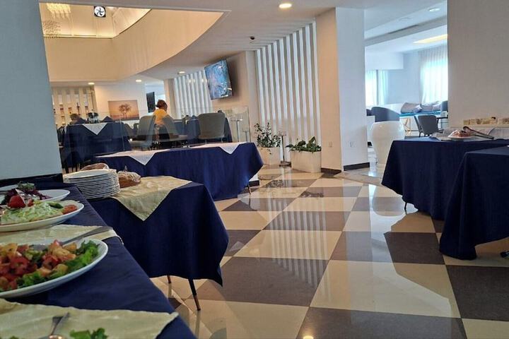 Dining 90 of 108