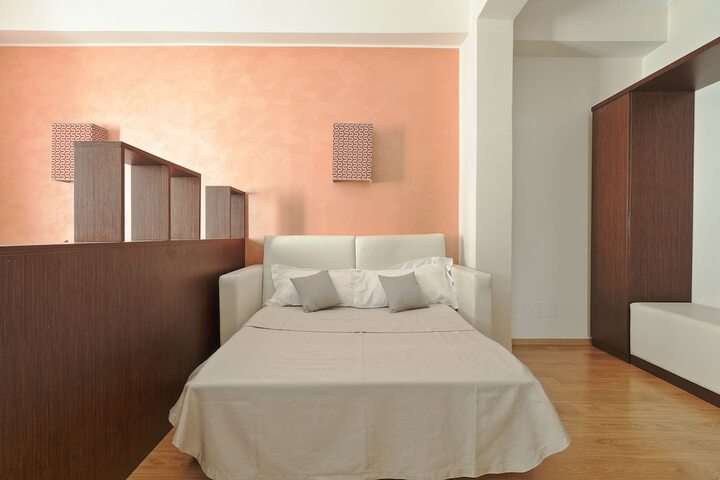 Room 8 of 98