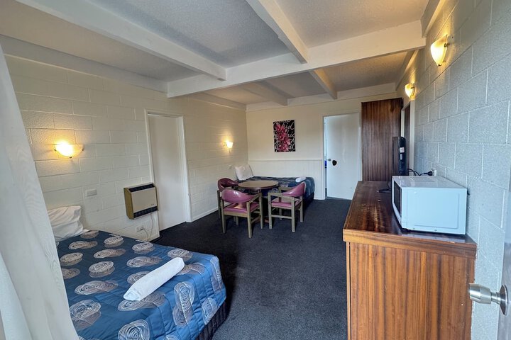 Room 33 of 42