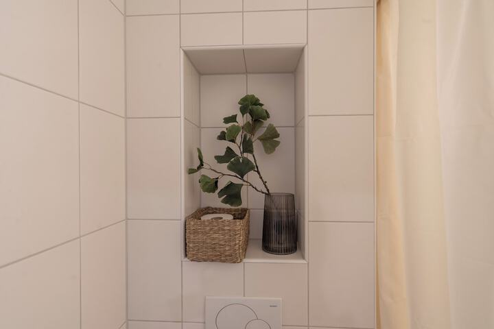 Room 16 of 32
