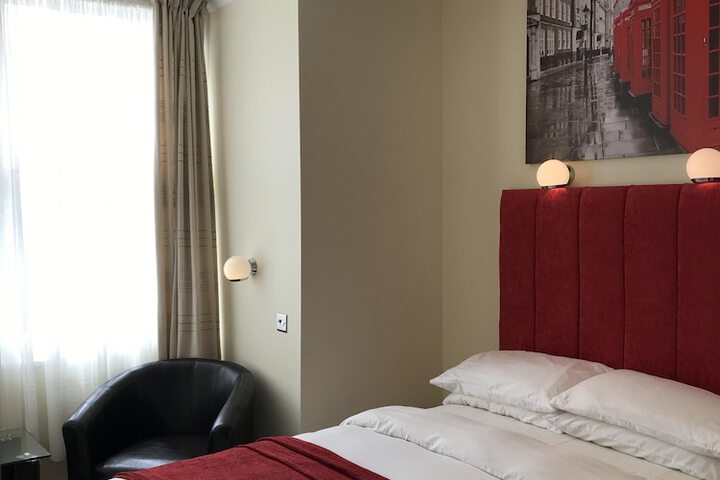 Room 4 of 66