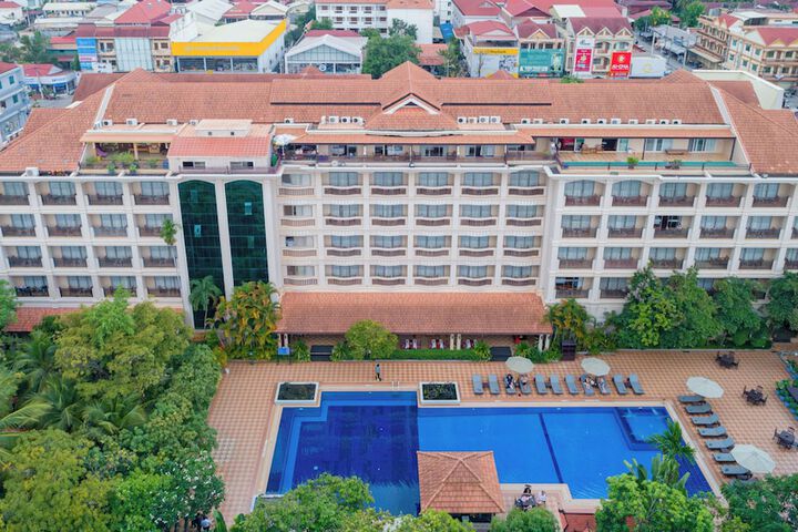 Hotel Exterior 120 of 133