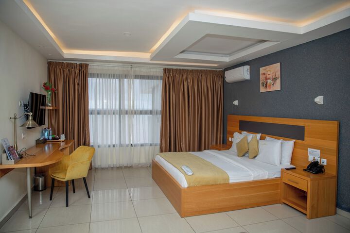 Room 6 of 42