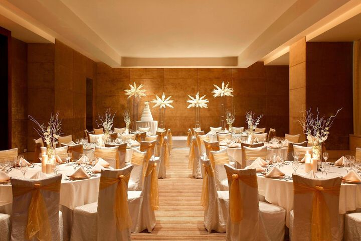 Ballroom/Hall 126 of 152