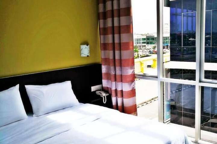 Room 12 of 33