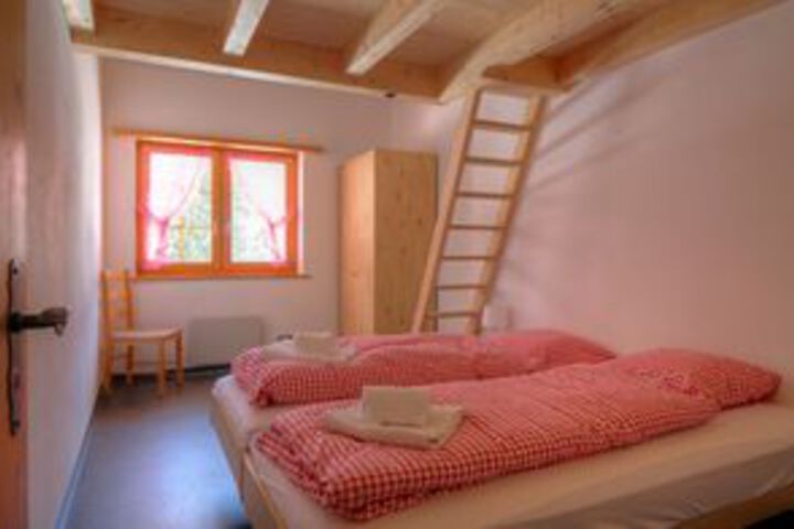 Room 12 of 33