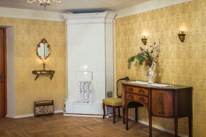 Room 6 of 80