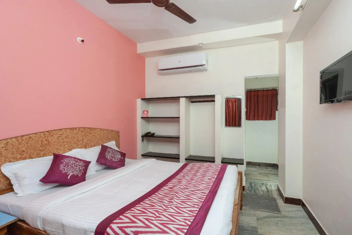 OYO 16692 Atchaya Rooms