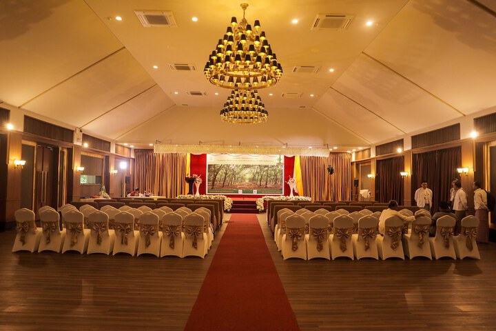 Ballroom/Hall 37 of 43