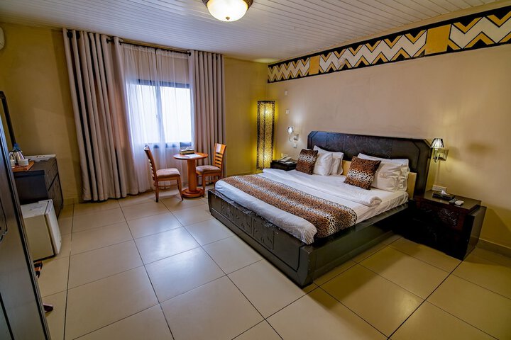 Room 12 of 73