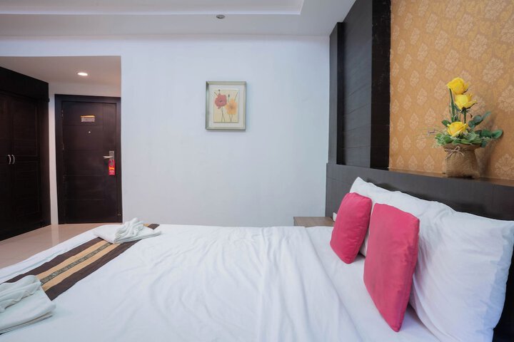 Room 13 of 48