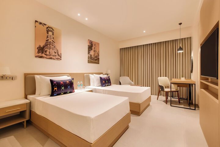 Room 8 of 40