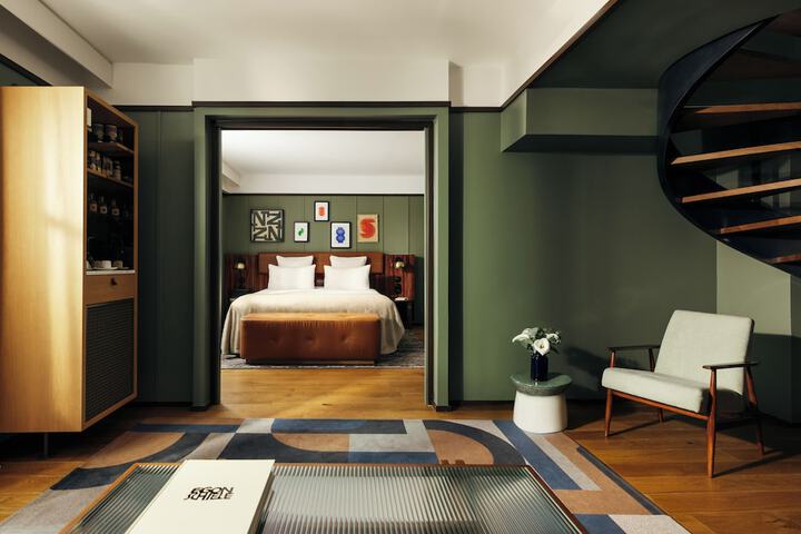 Room 33 of 83