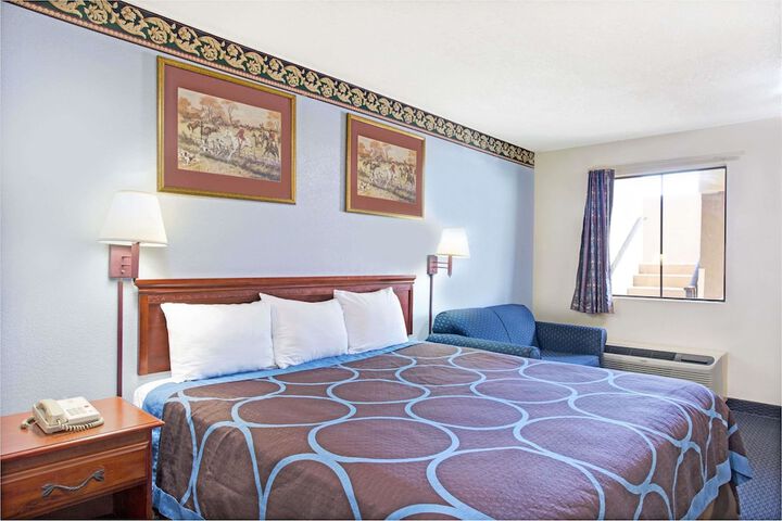 1 King Bed (7 of 8)