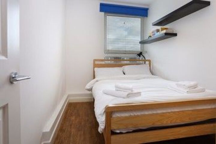 Room 17 of 28