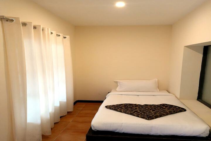Room 10 of 37